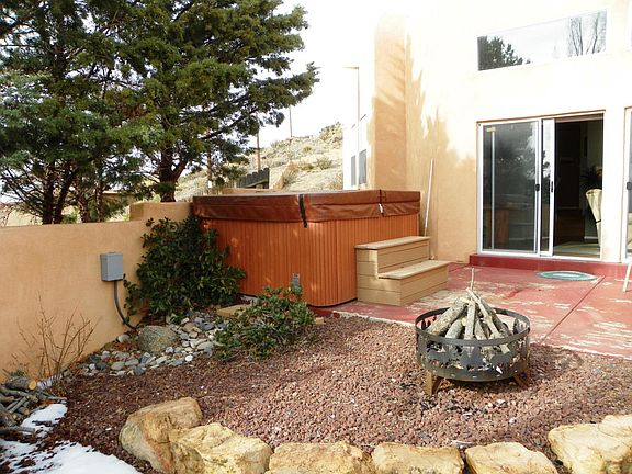 4th image of 213 Camino De La Sierra NE