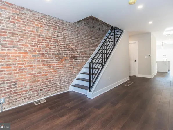 2819 Almond St, Philadelphia, PA 19134