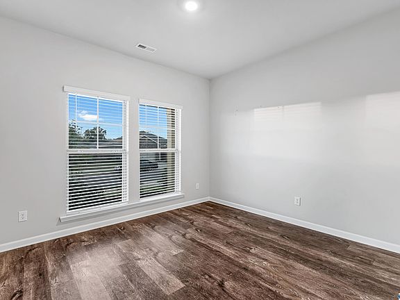 4th image of 303 Ivyleaf Dr NW
