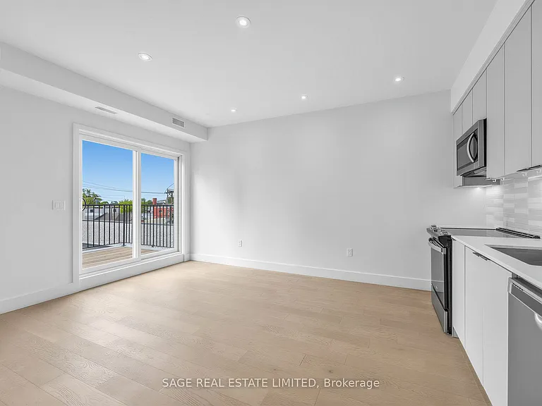 909 Castlefield Ave #3 — Photo 14