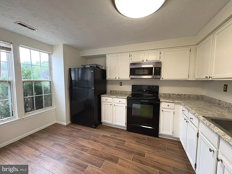 16 Dorchester Cir — Photo 2