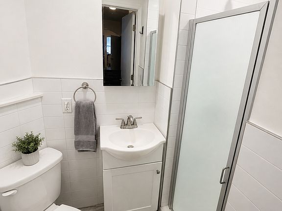 5th image of 241 Mulberry St APT 8
