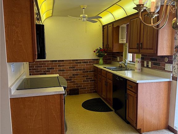 4th image of 432 Violet Dr