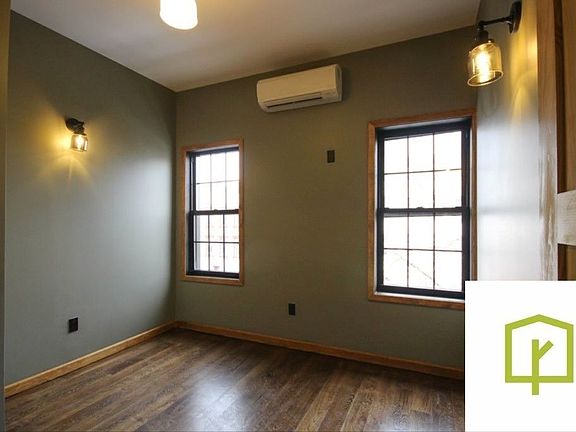 3rd image of 196 Montrose Ave #4R
