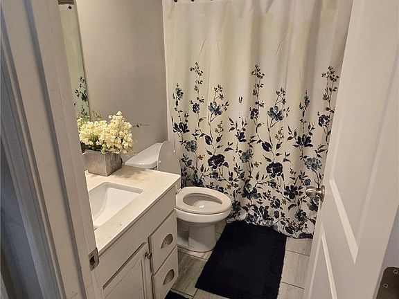 5th image of 1027 Dunkirk Cir