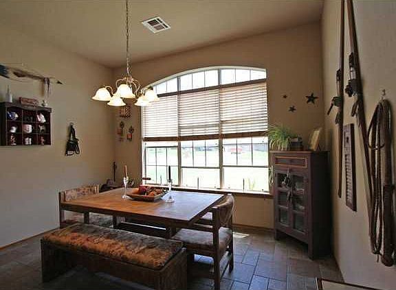3rd image of 605 E Elder Ln