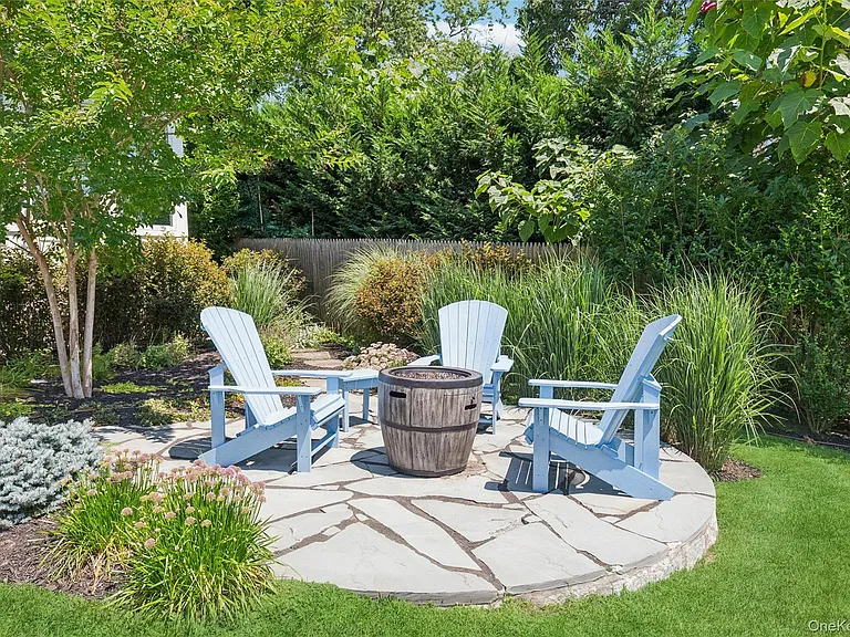 570 Hippodrome Dr — Photo 15