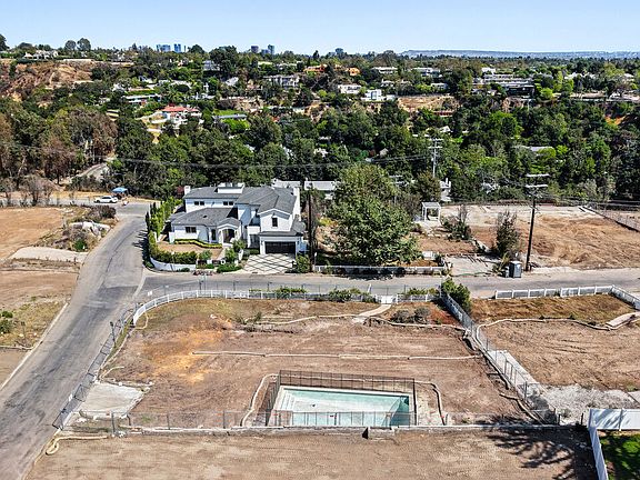 3rd image of 1085 Villa Grove Dr