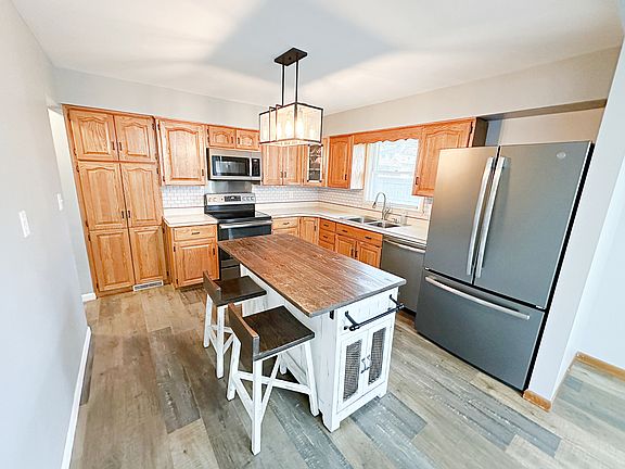 5th image of 803 Robinhood Ln
