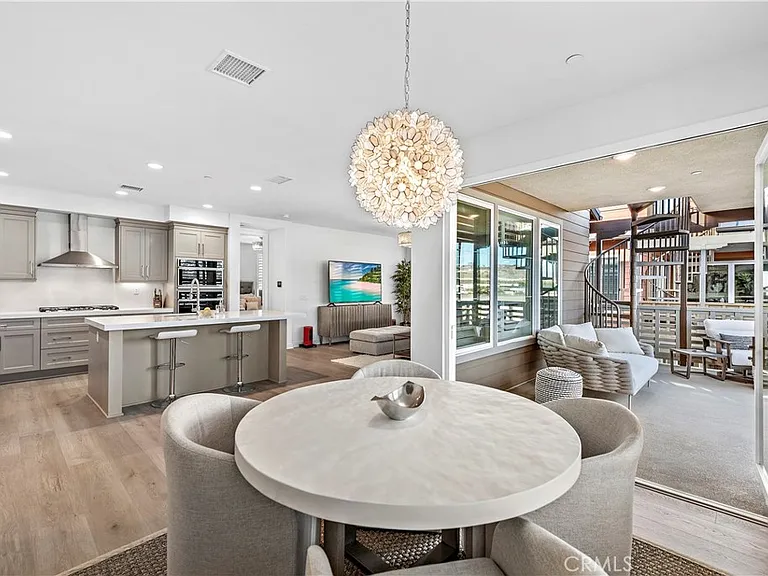 1309 Doheny Way — Photo 21