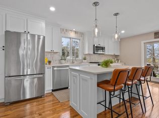 12 Lakeside Ter, Amesbury, MA 01913