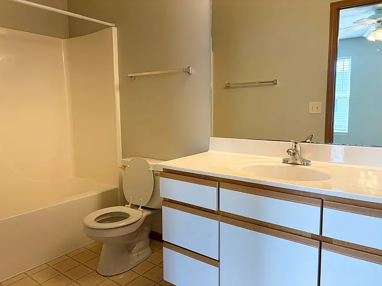 228 Crossing Dr — Photo 11