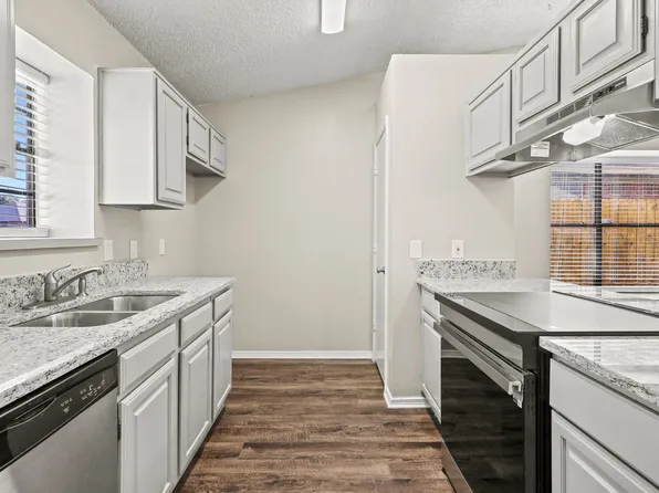 1705 Dynasty Dr, Red Oak, TX 75154