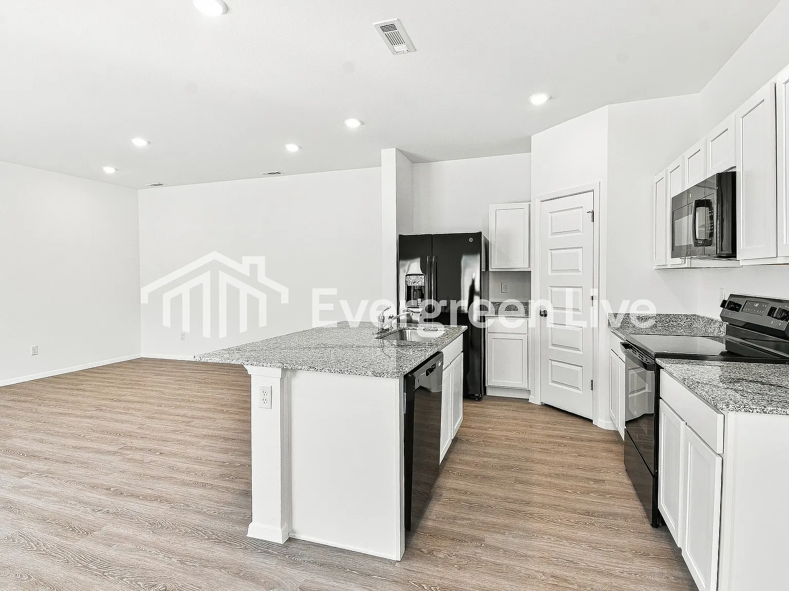 3 bed, 2.5 bath, 1599 sqft, $1,325 — Photo 3