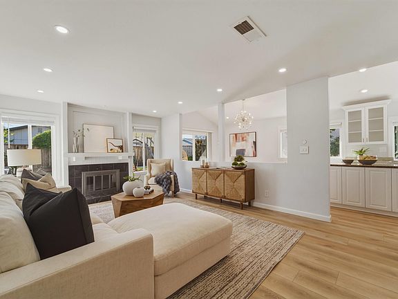 2nd image of 32471 Lake Ree St