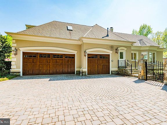 2nd image of 10204 Riverwood Dr