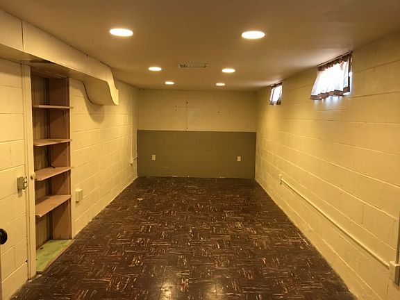 3rd image of 1408 E Samuel Ave