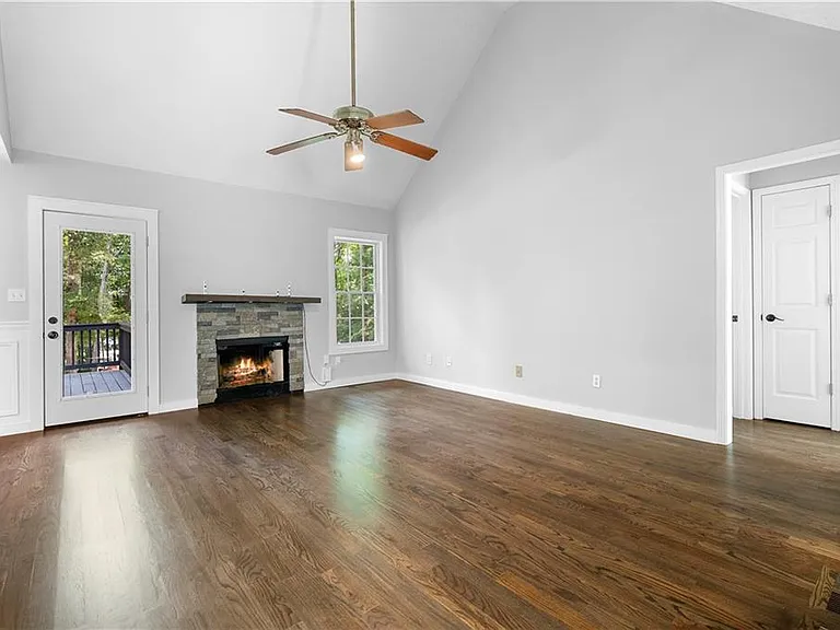 141 Poplar Way — Photo 8