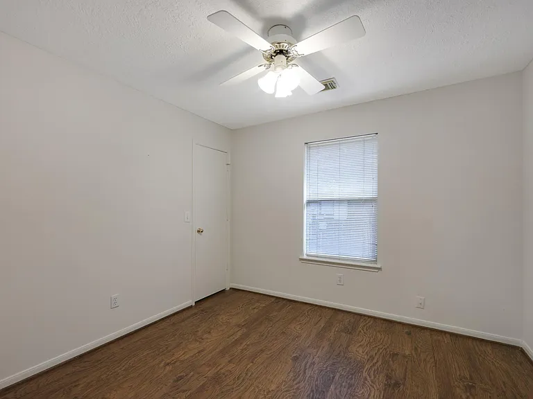 8910 Driftstone Dr — Photo 20