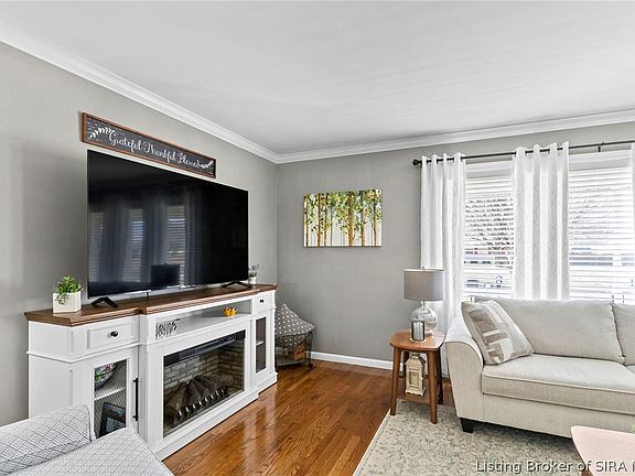 3rd image of 2412 Bellaire Drive