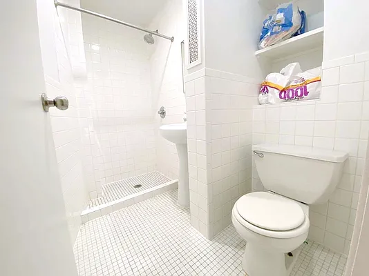 Rented by Manhattan Spaces | media 23