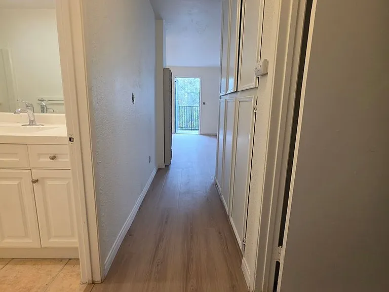 5311-5315 Santa Margarita St — Photo 13