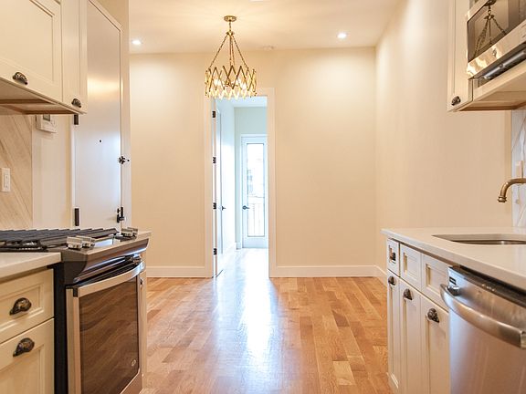 2nd image of 1426 Dekalb Ave APT 03R