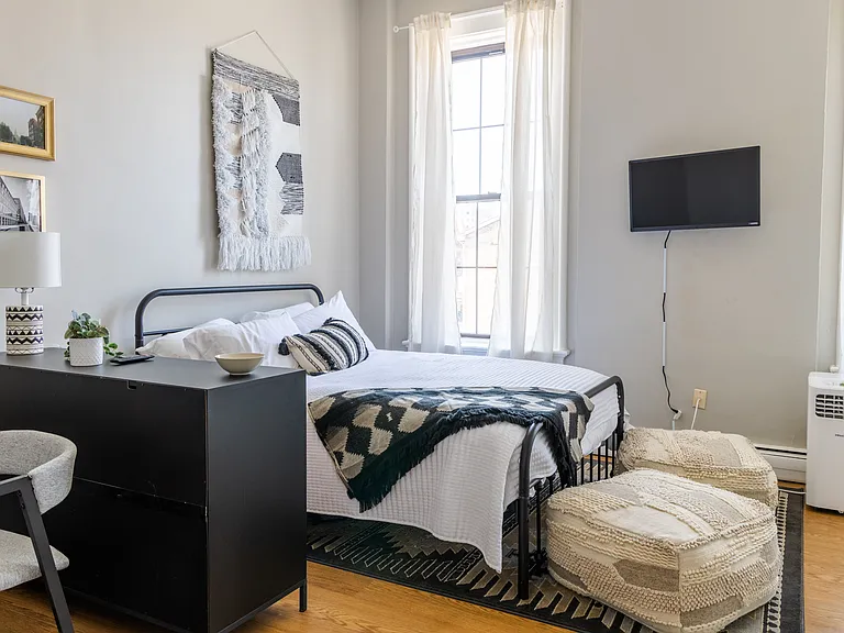 132 W Court St — Photo 5