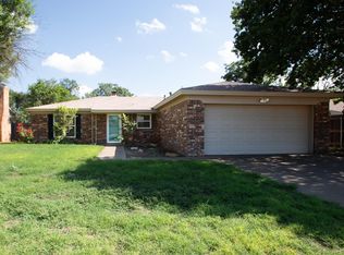 1314 10th St, Shallowater, TX 79363