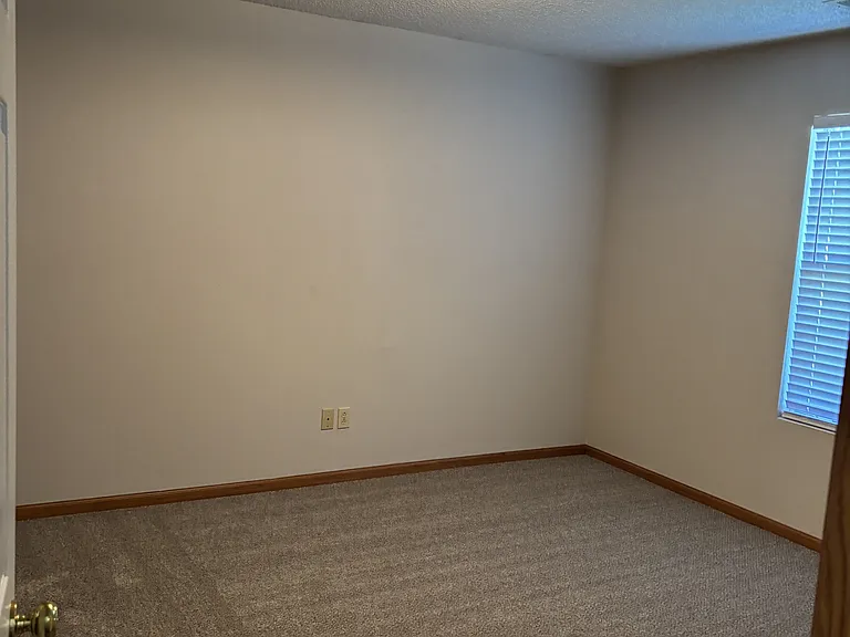 2901 Russel Ct — Photo 3