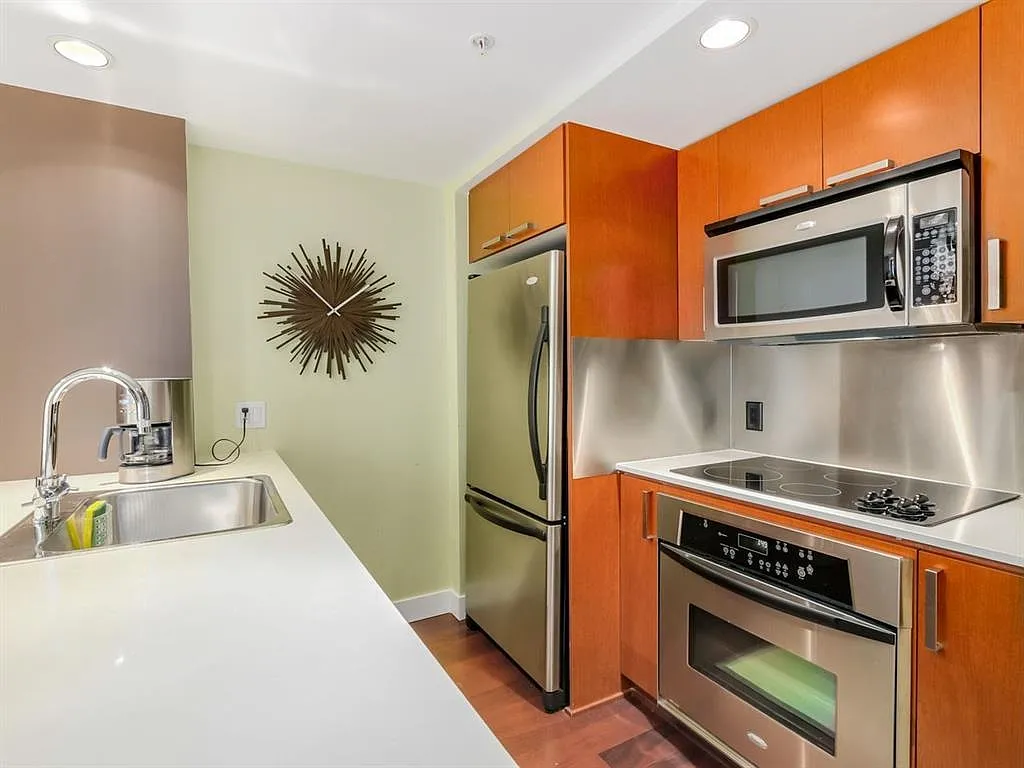 Studio, 500 sqft, $2,500 — Photo 4
