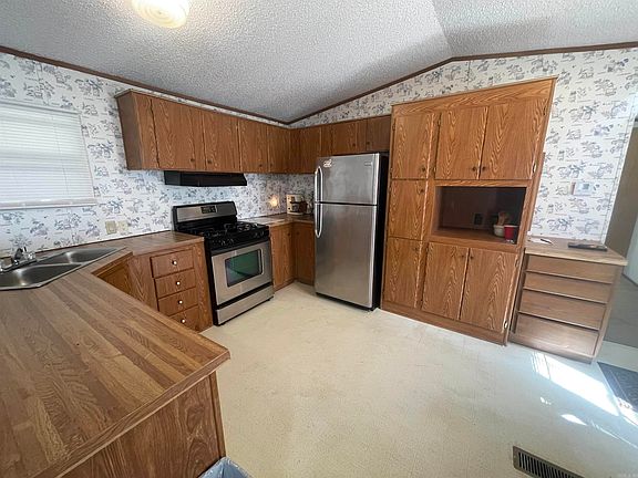 5th image of 270 Wood Grove Ln