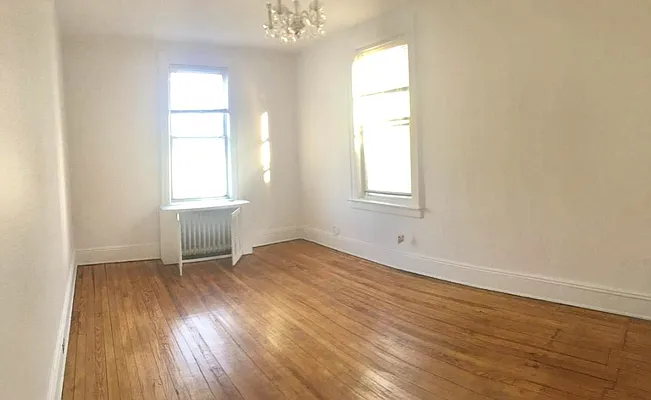 Rented by Amorelli Realty | media 1