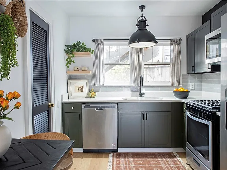 418 Sinclair Ave NE — Photo 9