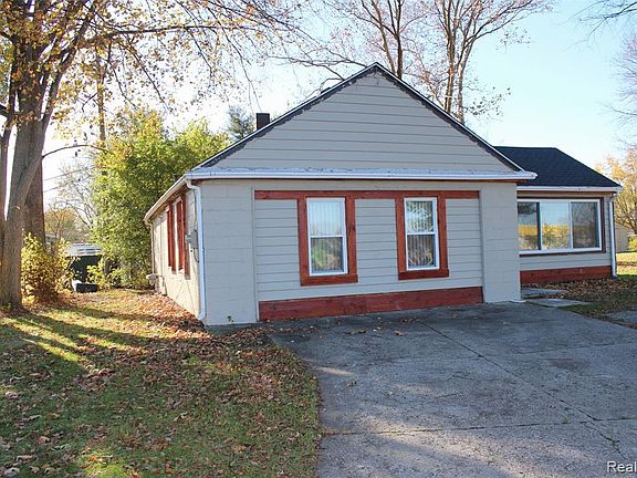 2nd image of 43267 Utica Rd