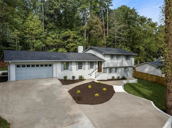 3824 W Nancy Creek Ct, Atlanta, GA 30319