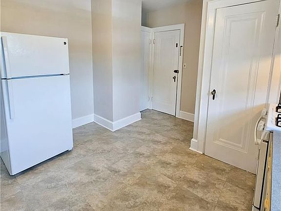 2nd image of 39 Park Ave Floor 2