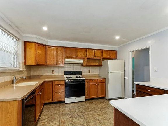 5th image of 120 Tillman Ln