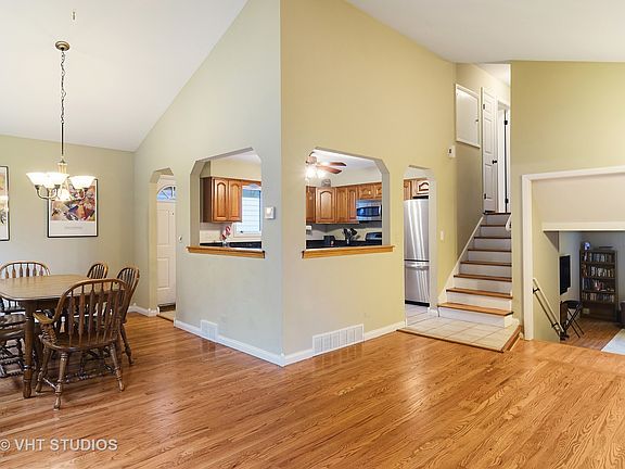 3rd image of 610 S McKinley Ave