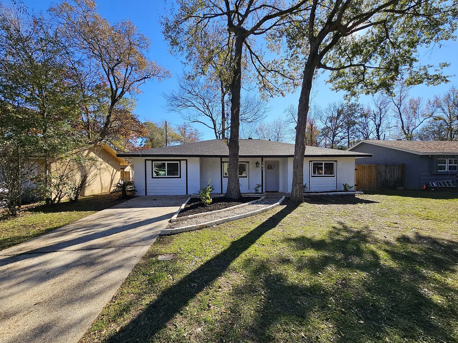 3 bed, 2.0 bath, 1360 sqft, $1,870 — Photo 3