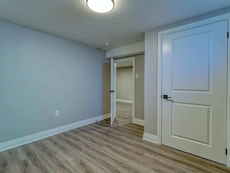795 Aylmer Cres #2 — Photo 19