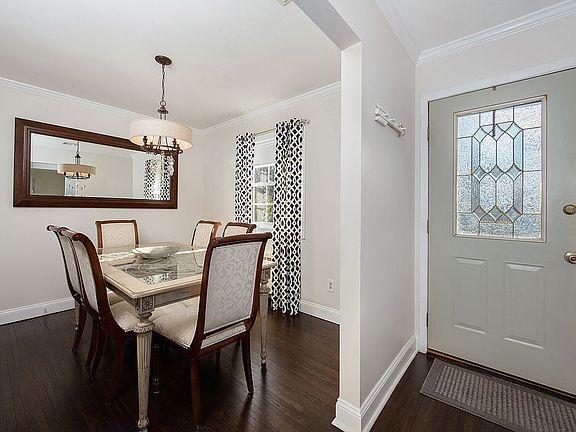 4th image of 124 Foxdale Ln