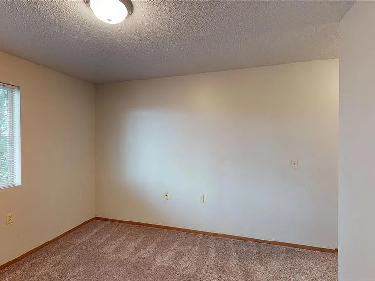 Oxbow Park Apartments — Photo 37