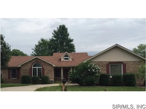 1720 Cloverdale Dr photo 1