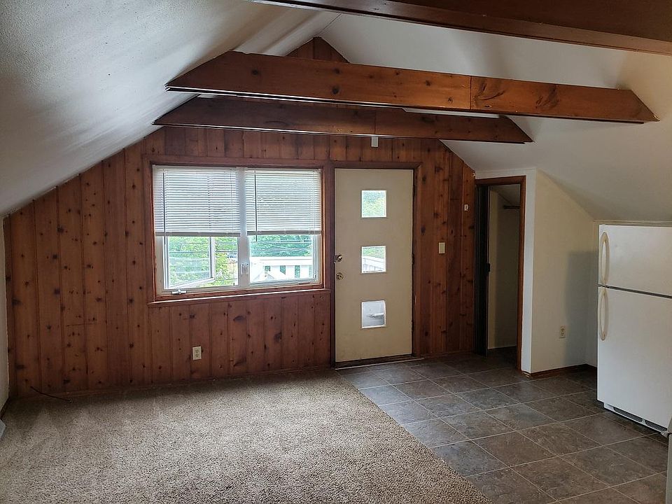 1st image of 712 1/2 E 1st St APT 2