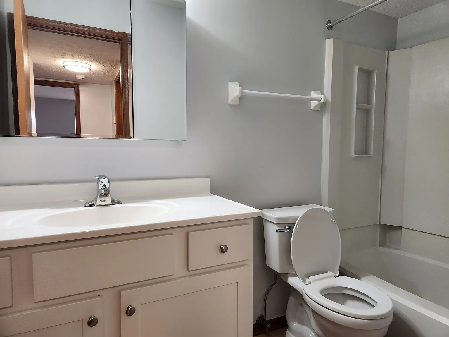 1 bed, 854 sqft, $1,100 — Photo 3