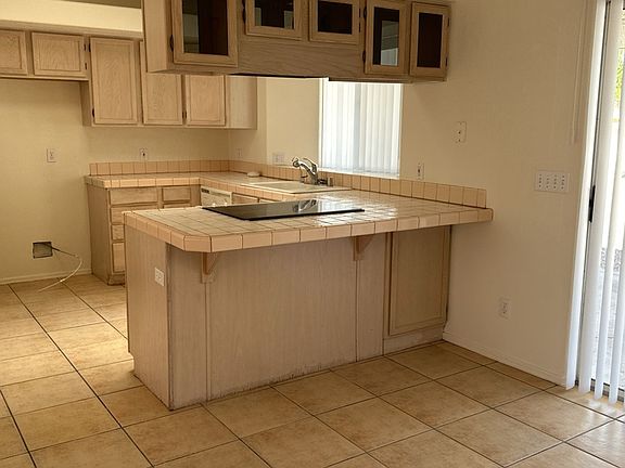5th image of 2139 Smoketree Ave N