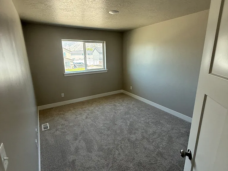 1431 W 500 N — Photo 6