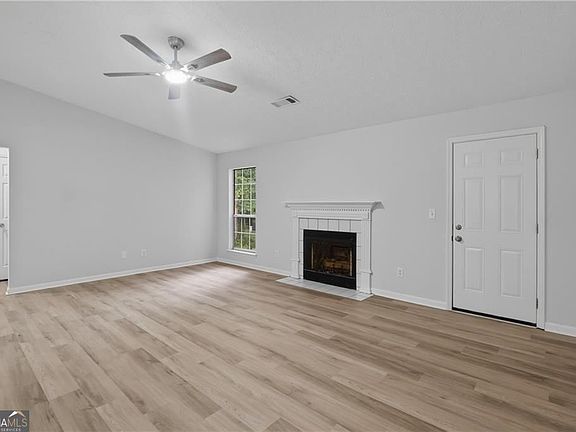 3rd image of 307 Wood Rdg