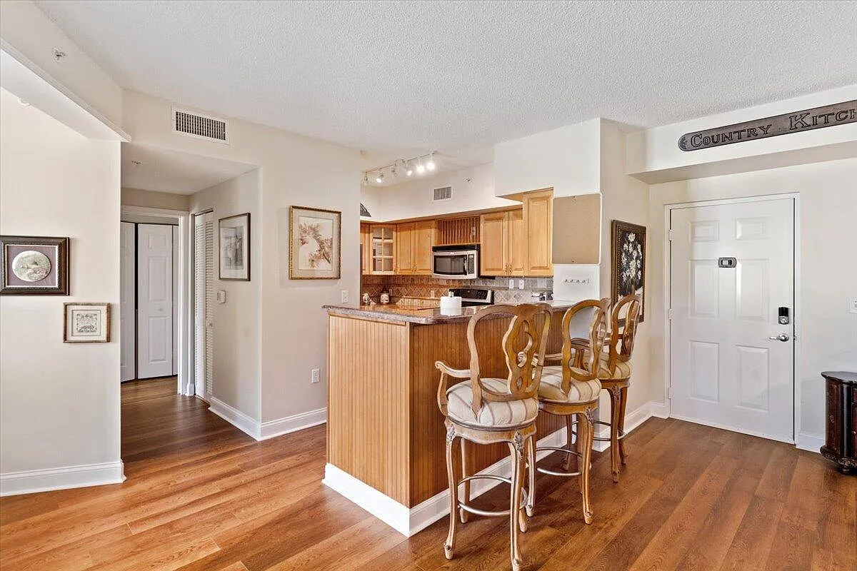 11720 Saint Andrews Pl — Photo 4